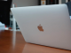 搭载苹果最新M1芯片的最新款MacBookAir和MacBookPro机型目前已在亚马逊上发售